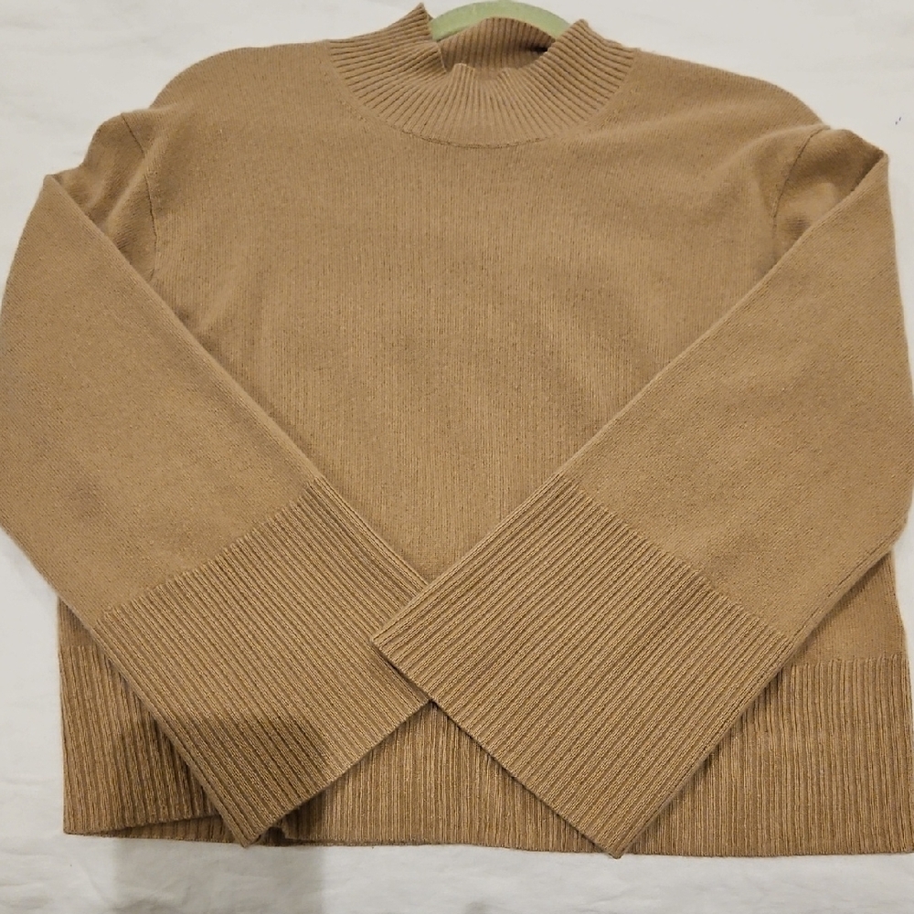 Banana Republic Cashmere Sweater in Camel